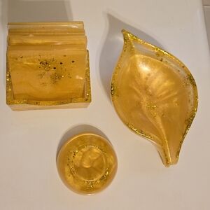 Elegant Gold Leaf-Shaped Home Accent Set